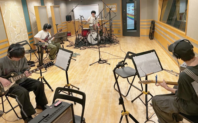 制作活動/デビュー活動